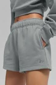 Anúncio: Alo Short Accolade Lunar Gray (t) L