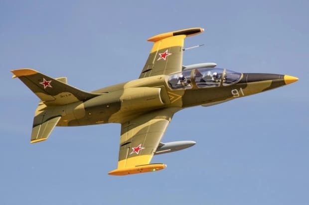 Avião Freewing L-39 Albatros Camo High Performance 80MM Edf Pnp FJ21525P