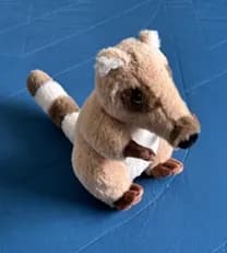 Brinquedo Your Planet Coatí 23CM